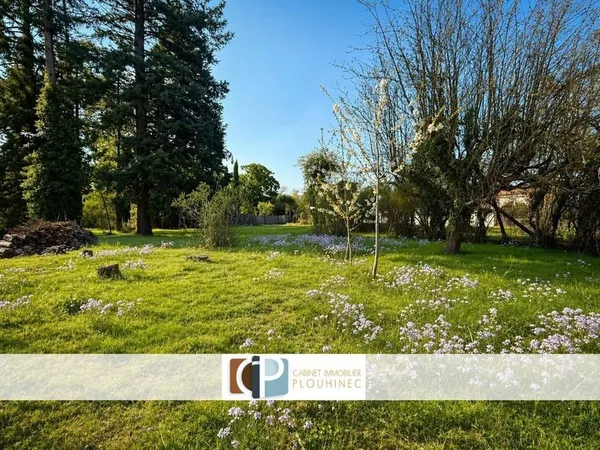 Terrain 813 m²