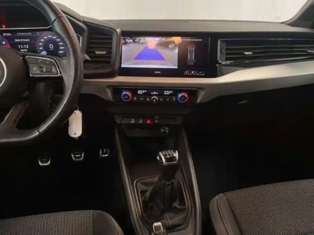 Audi A1 25 tfsi 95 ch bvm5 s line — photo 10