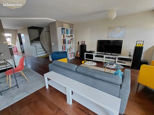 Beau duplex de 85 m² - 2 chambres - Garage fermé + parking - Proche centre-ville