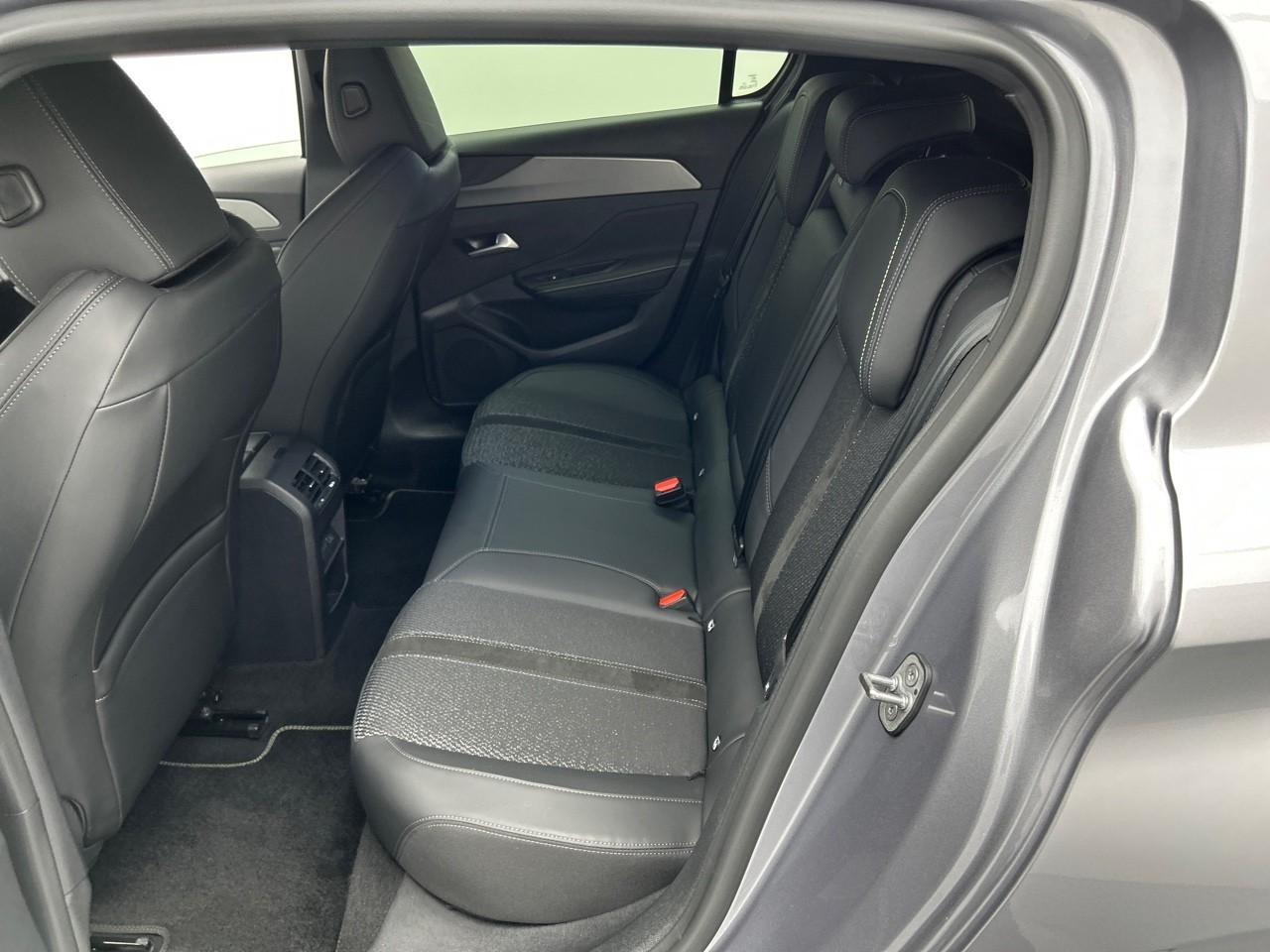 Peugeot 308 hybrid 145 e-dcs6 gt — photo 13
