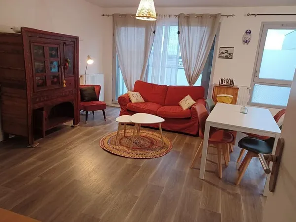 Chambre meublée en colocation conviviale