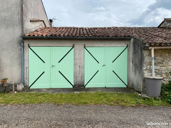 Location grand garage 38 m2 pour véhicules, matériels