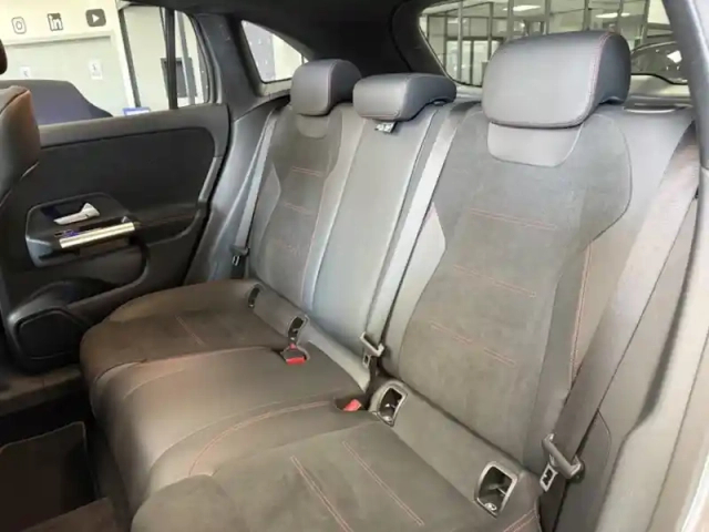 Mercedes Gla 250 e amg line — photo 11