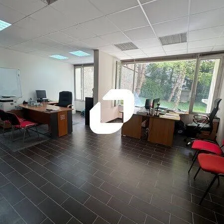Bureaux 240 m²