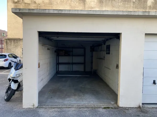 Garage A vendre en Rdc 13010