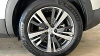Peugeot 3008 1.2 PureTech 130ch S&S Allure Pack EAT8 — photo 11