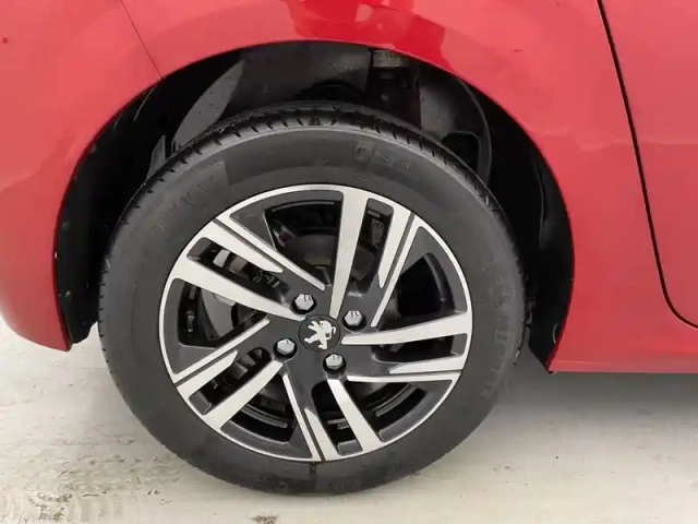 Peugeot 208 puretech 100 s&amp;s eat8 — photo 19
