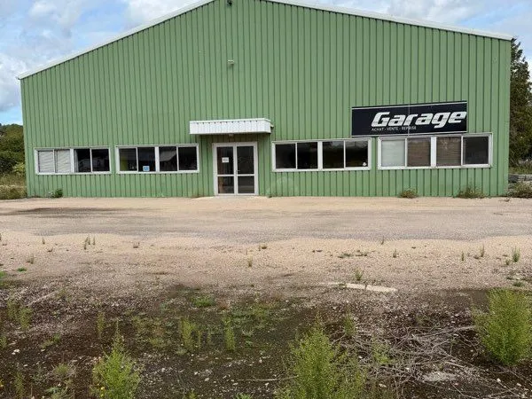 Local d’activité et entrepôt Vente Saint-Martin-de-la-Lieue  630m² 590000€