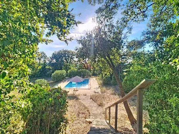 Maison à Carpentras avec piscine sur plus de 4 500 m² de terrain