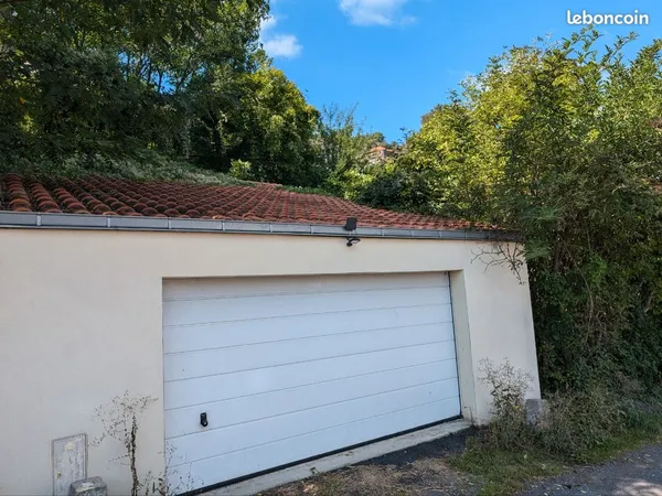Grand garage ou local artisan