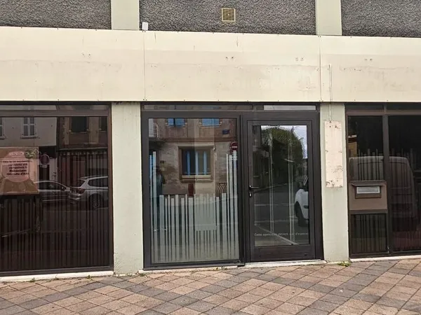 Local commercial 67 m² - Forte visibilité - Saint-Sulpice centre