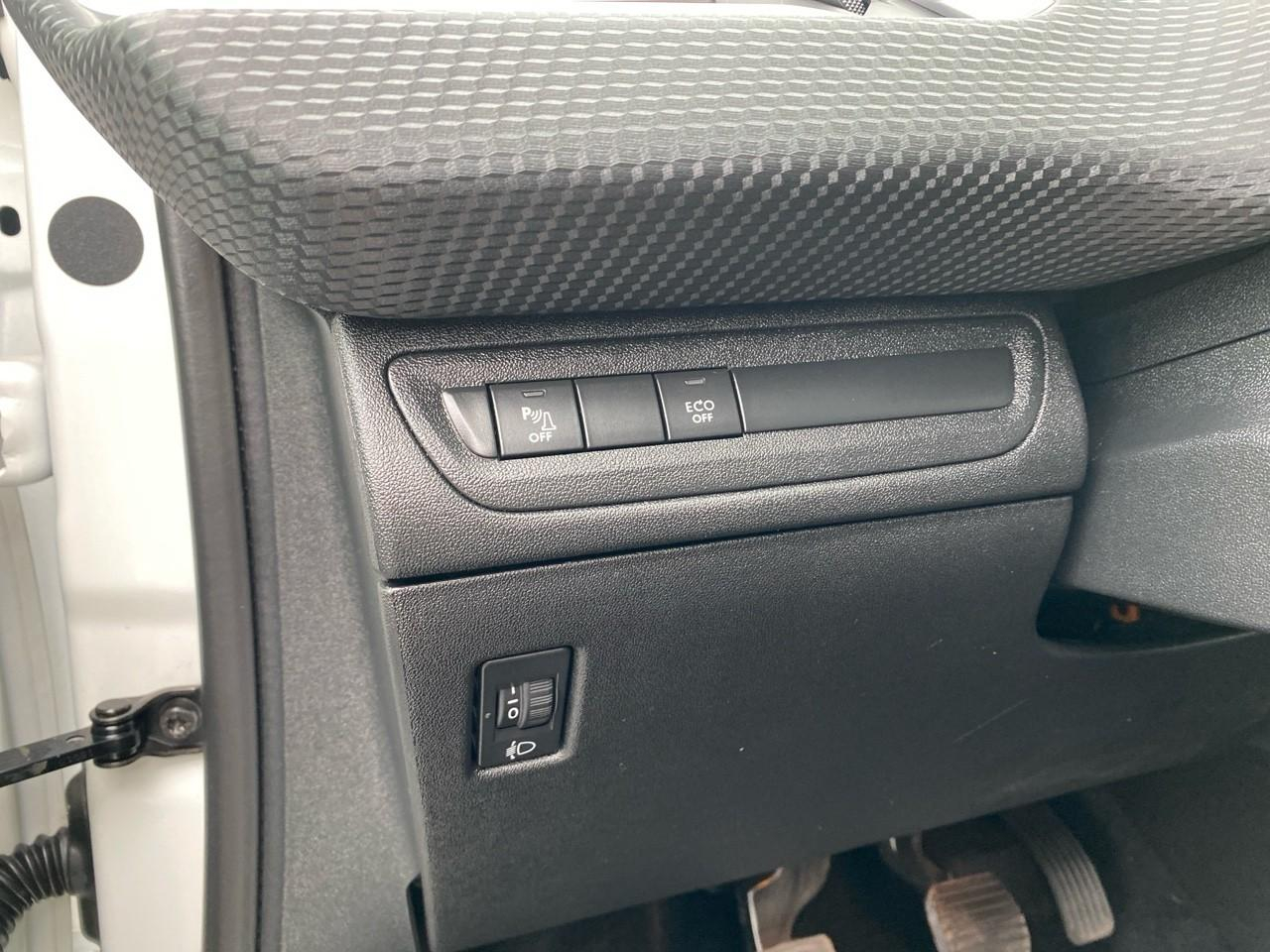 Peugeot 2008 1.2 puretech 110ch allure s&s — photo 13
