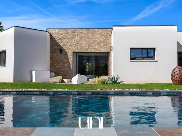 Maison de plain-pied 7 pièces 300 m²