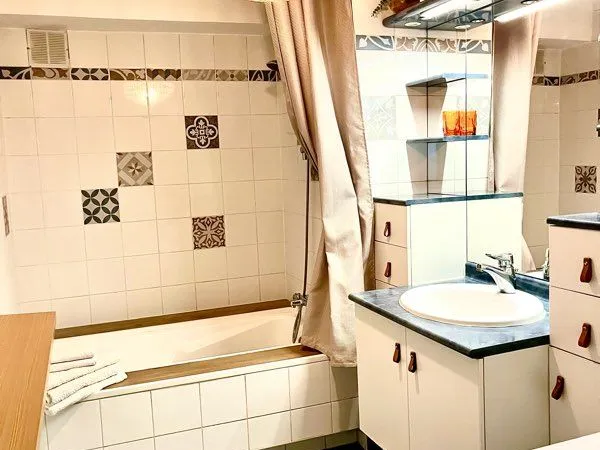 Grand Appartement 3 pièces .78 m2.Annecy .1300 / mois