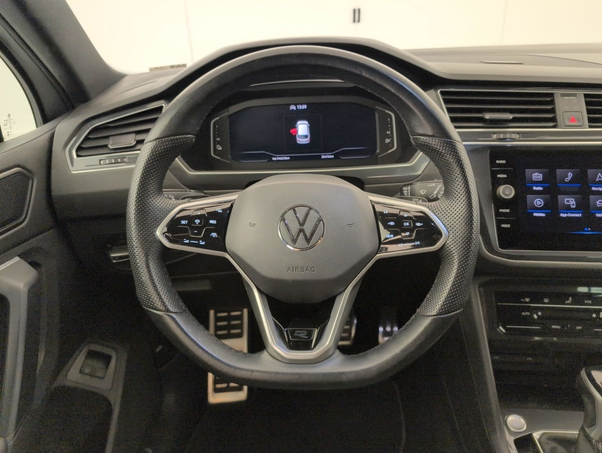 Volkswagen Tiguan — photo 14