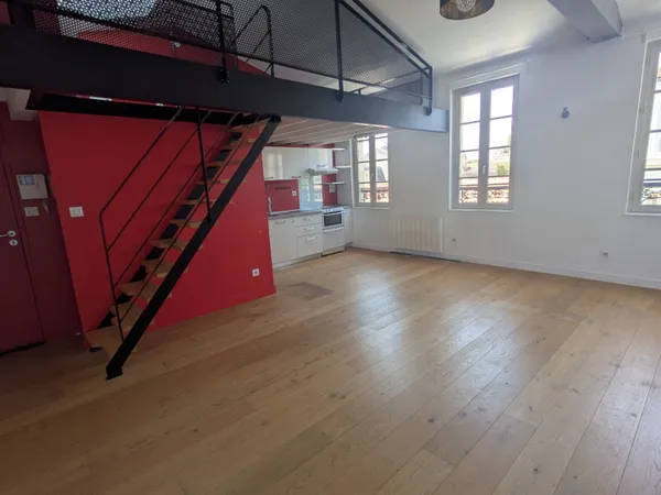 Rochefort Centre - T2 avec mezzanine dans hôtel particulier rénové