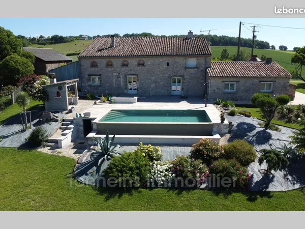 Propriété 7 pièces 186 m²