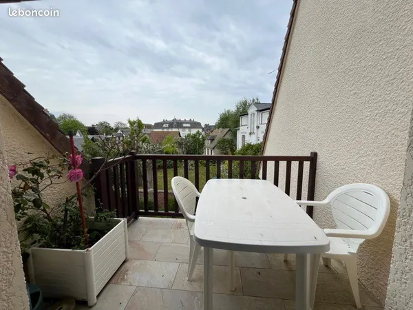 T3 Duplex DERNIER ÉTAGE - ÉCUSSON Cabourg - mer et centre à 3min à pied - Balcon - Parking - Calme a
