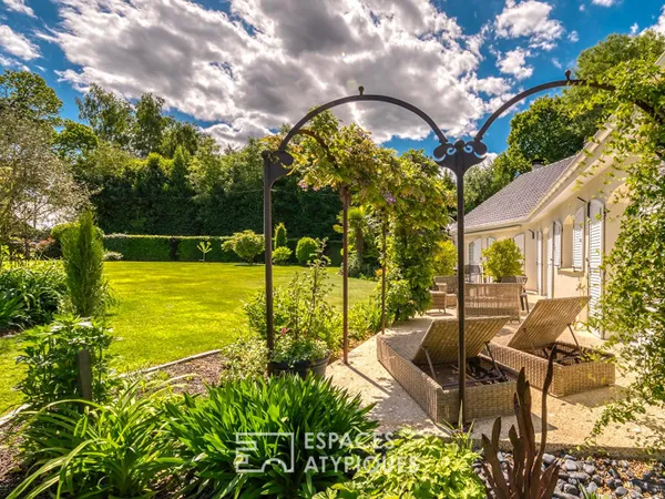 Élégante maison de plain-pied avec jardin paysager et double garage