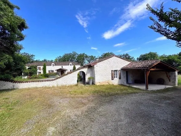 Propriété 13,5 hectares avec deux maisons !!!