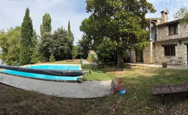Maison 8 pièces 282 m²