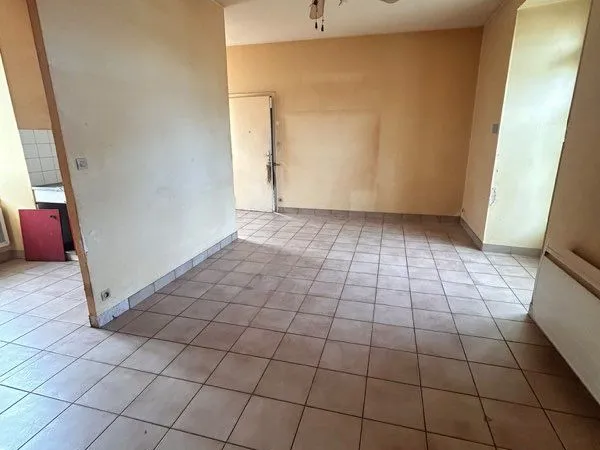 Appartement 48 m² à rénover avec jardin de 70 m² - Châtelaudren -
