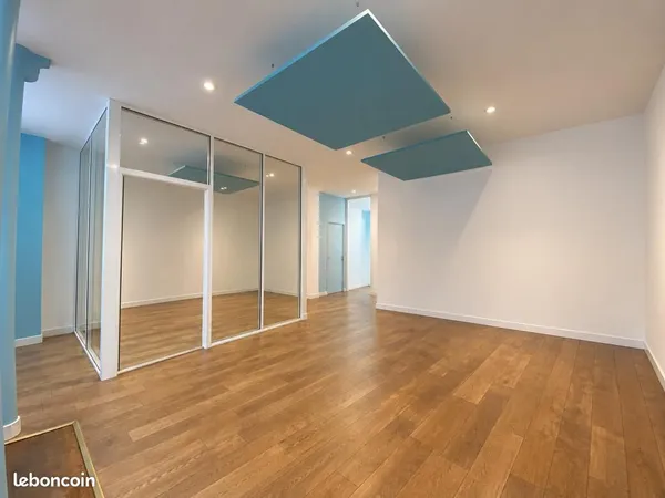 Marcadet-Poissonniers, bureaux de 55m² à louer en rdc