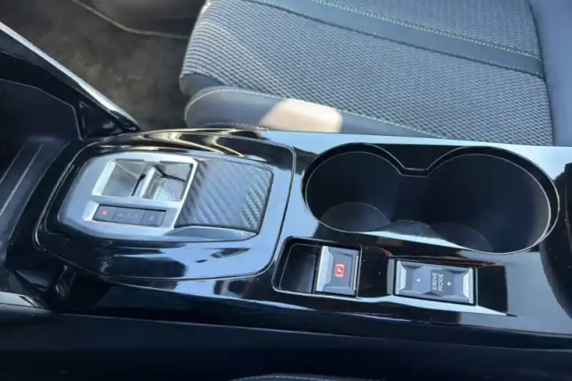 Peugeot 2008 hybrid 136 e-dcs6 — photo 65