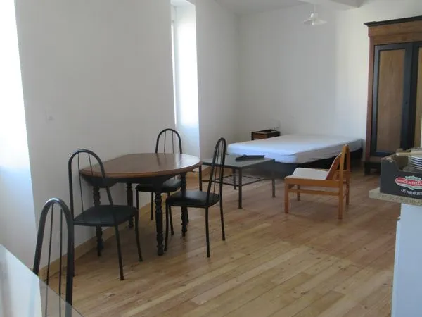 Grand Studio Lumineux pour étudiant-e