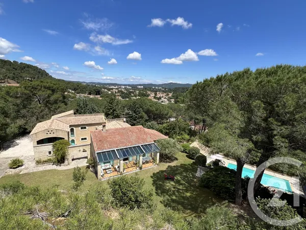 Maison 9 pièces 265 m²