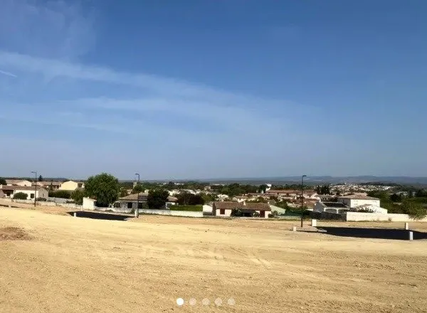 Terrain 700 m²