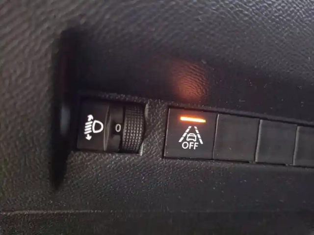 Peugeot 208 puretech 75 s&amp;s bvm5 — photo 59