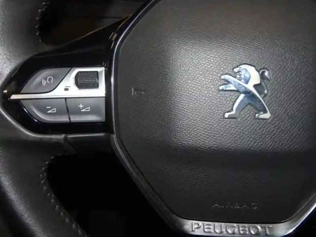 Peugeot 208 1.2 puretech 75ch s&amp;s like 2023 — photo 27