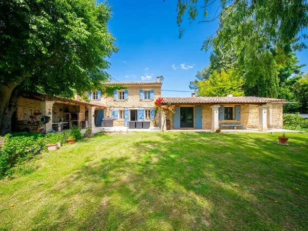 Coup de coeur en campagne : mazet en pierre avec piscine, à 5 min de Lourmarin