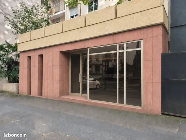 À Vendre : Local Commercial et Appartement à Chaville pour investisseurs