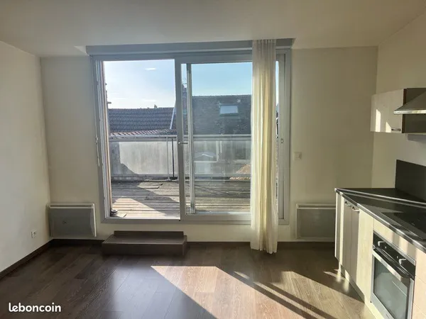 Lons centre, loue T3 en duplex avec terrasses