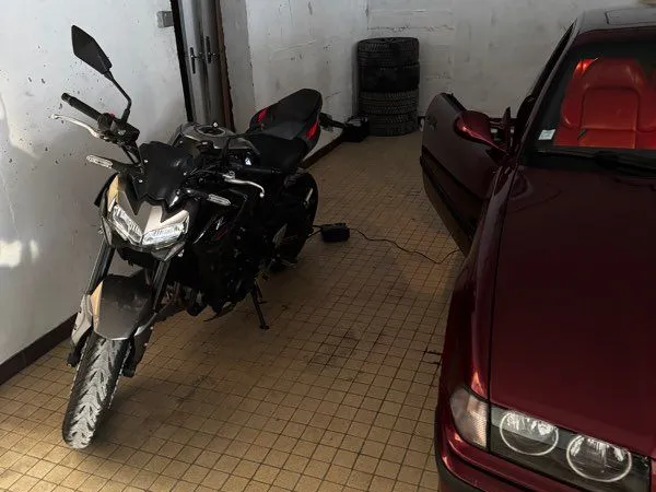 Parking moto hivernage