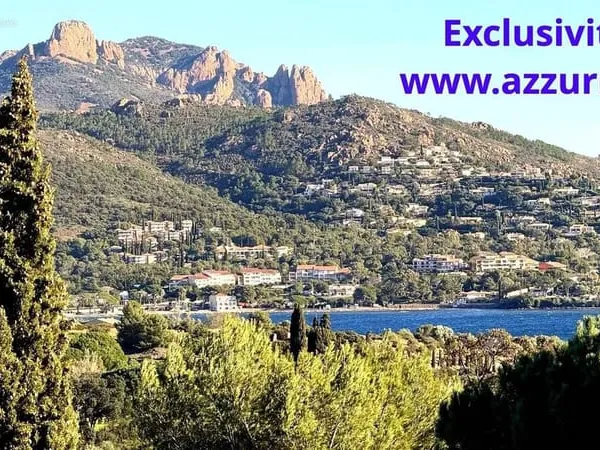 AGAY CAP ESTEREL LE HAMEAU coquet studio cabine vue mer. Parking