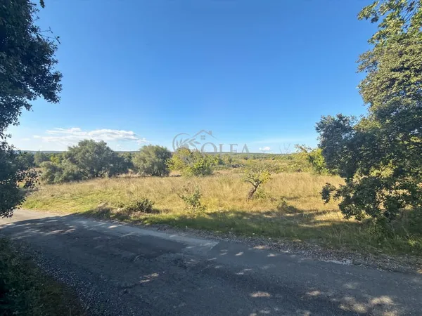EXCLUSIVITE SAINT-QUENTIN-LA-POTERIE - Un terrain constructibl