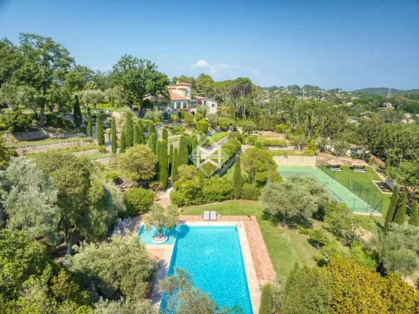 Villa 1200 m²