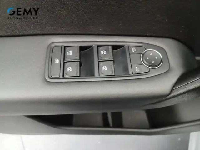 Renault Captur e-tech 145 - 21 — photo 17