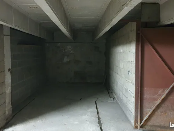 Grand box 15 m2 à louer à 100 mètres du métro Marcel Sembat