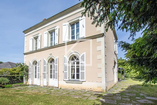 Maison 7 pièces 214 m²