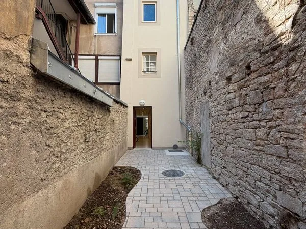 À VENDRE - T2 DUPLEX DE 50,70 m² AVEC BALCON en résidence principale exclusivement - BESANÇON CENTRE