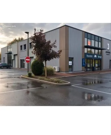 Local dans zone commerciale