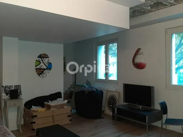 Local commercial 689 m²