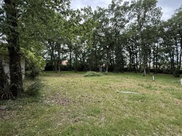 Terrain 1 900 m² Leguevin