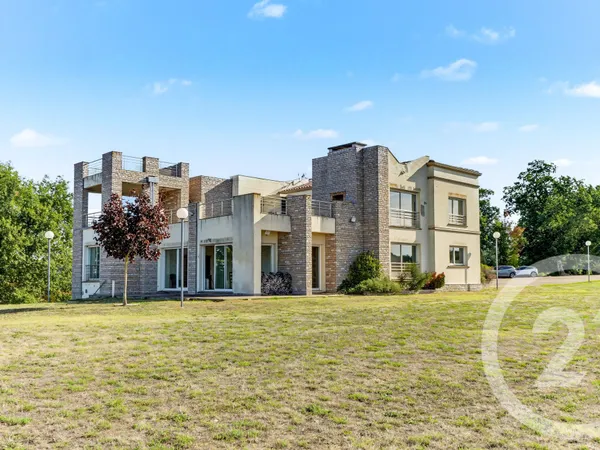 Maison 8 pièces 383 m²
