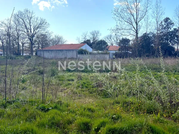 Beau terrain de plus 2500m² - Libre de Constructeur !
