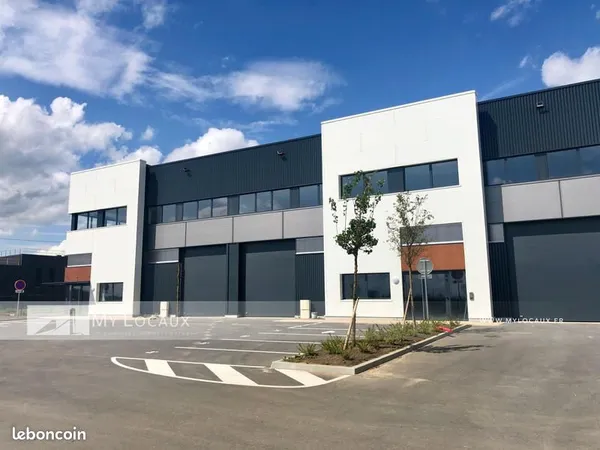 Local 461 m² Groslay